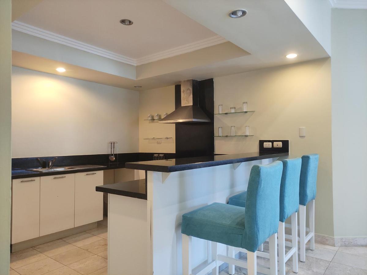 Chic Beachfront Apartment - Private Beach Access بونتا كانا المظهر الخارجي الصورة