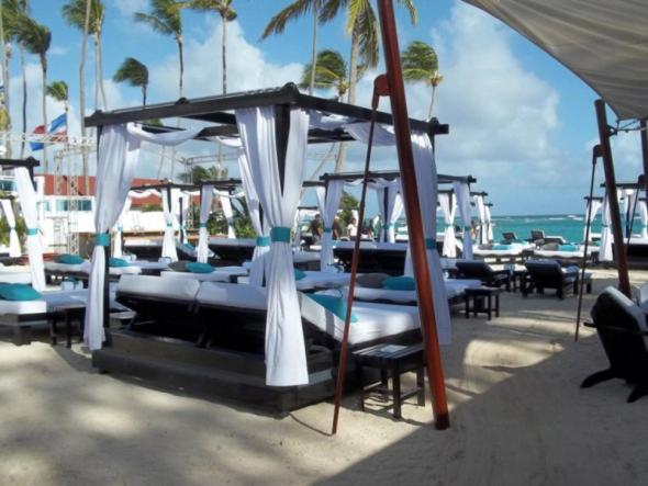 Chic Beachfront Apartment - Private Beach Access بونتا كانا المظهر الخارجي الصورة
