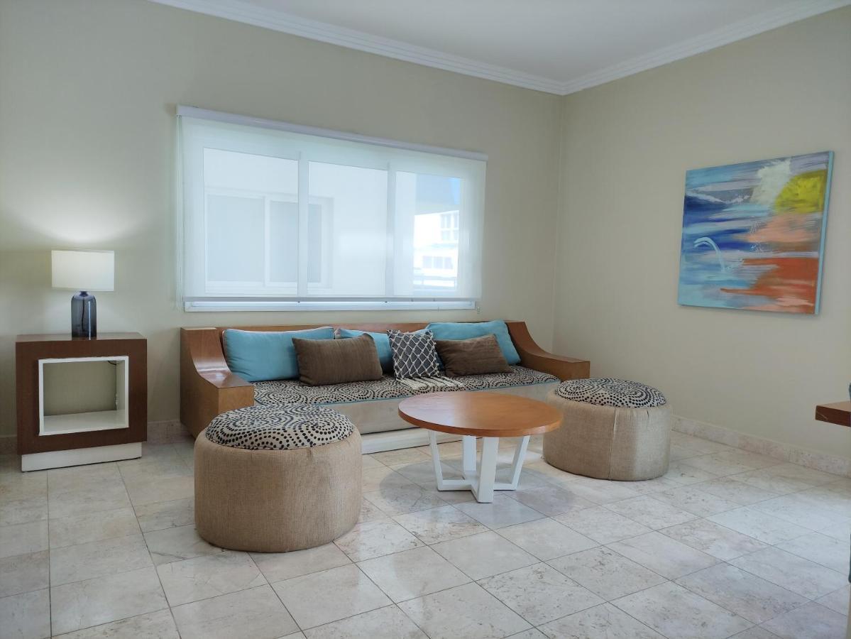 Chic Beachfront Apartment - Private Beach Access بونتا كانا المظهر الخارجي الصورة