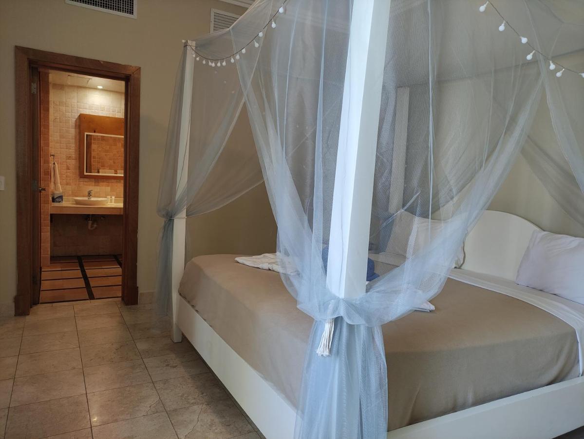 Chic Beachfront Apartment - Private Beach Access بونتا كانا المظهر الخارجي الصورة