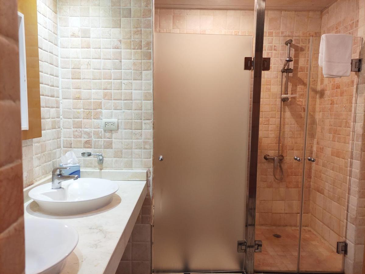 Chic Beachfront Apartment - Private Beach Access بونتا كانا المظهر الخارجي الصورة